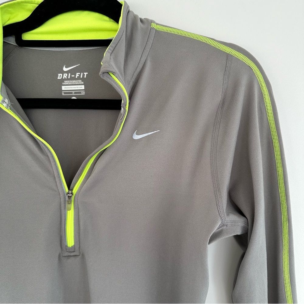 Nike 1/4 Zip Grey with Neon Accent Womens Pullover Running Top Fitted Size Small - Picture 7 of 8